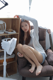 两个人的免费观看高清视频图片
